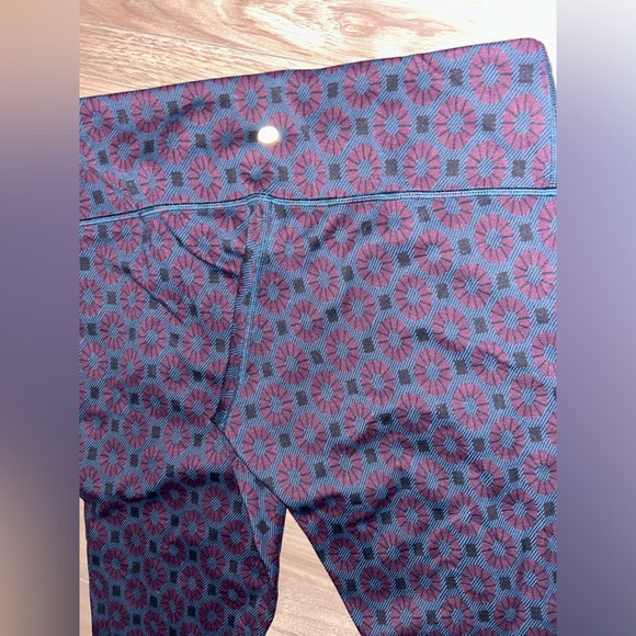 Lululemon leggings in burgundy/teal print, size 8 - Picture 3 of 7
